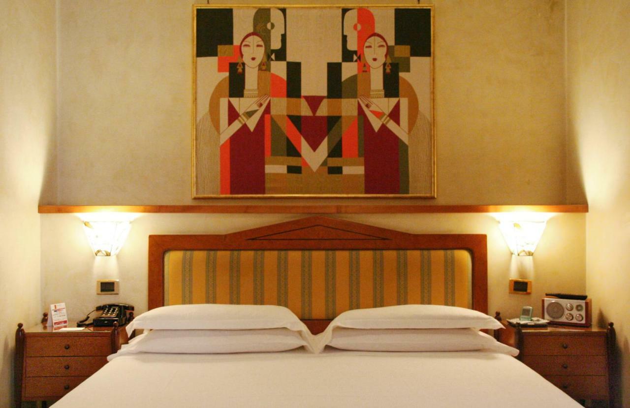 Western Artdeco Hotel