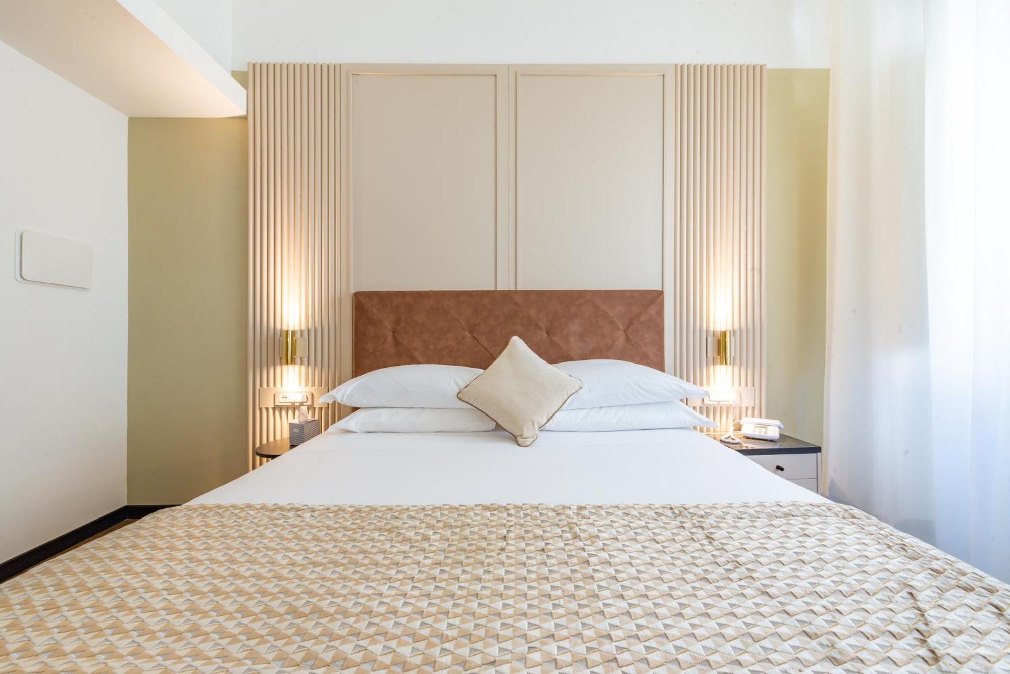 Hotel Western Artdeco 4*