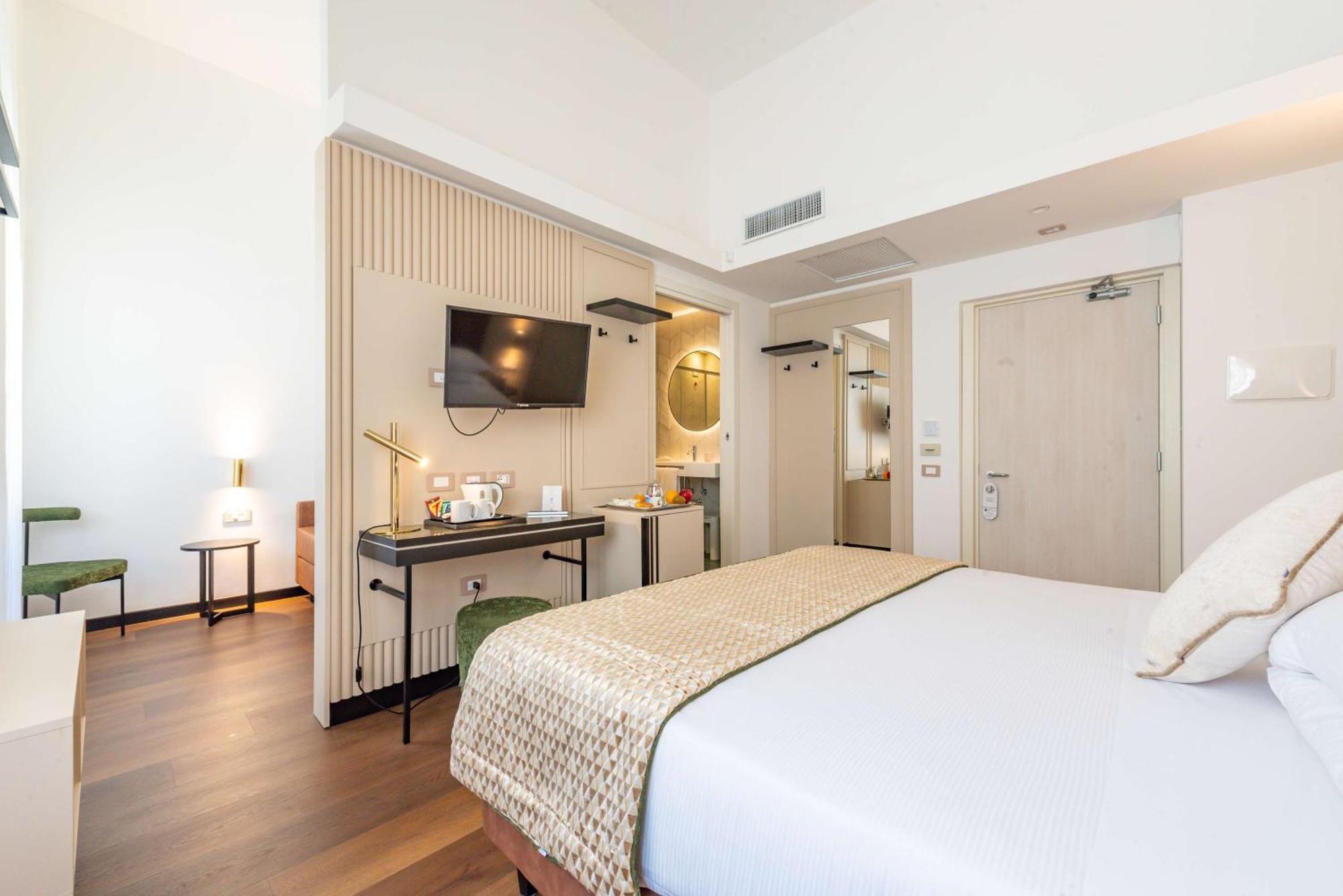 Western Artdeco Hotel
