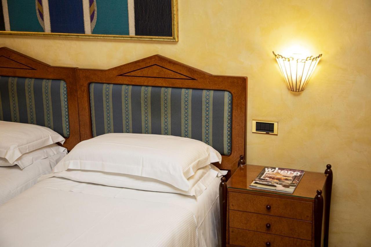 Western Artdeco Hotel